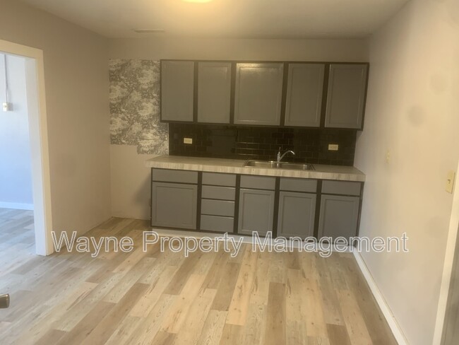 Primary Photo - 21 N Federal St