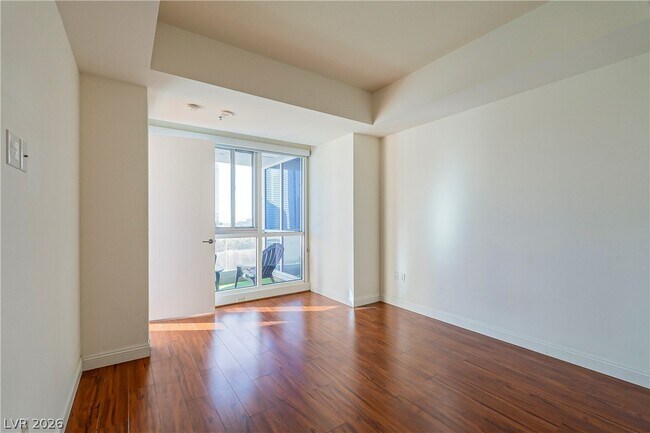 Building Photo - 4525 Dean Martin Dr