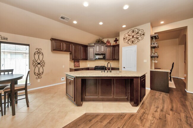 Building Photo - 4614 S Creekmont Dr