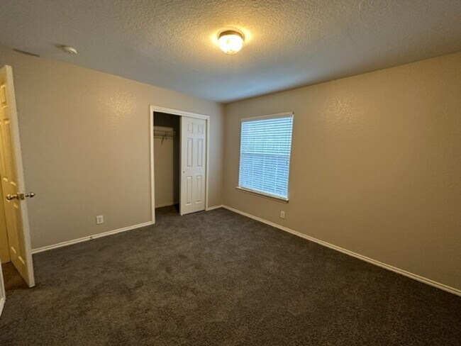 Building Photo - 2111 Red Rock Xing