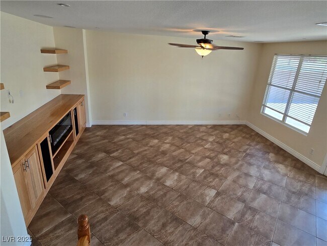 Building Photo - 221 Palmarosa St