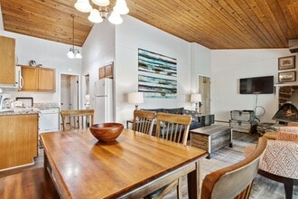 Building Photo - 1 bedroom, 1 bath condo on Whitefish Lake