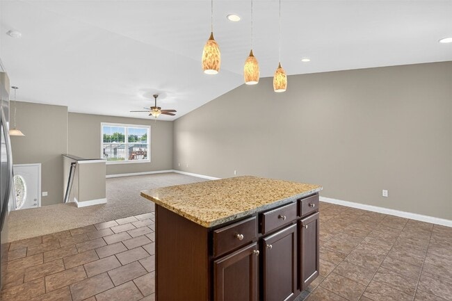 Building Photo - 303 Shadow Trace Dr