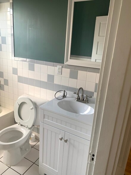 Bathroom - 3554 Zumstein Ave