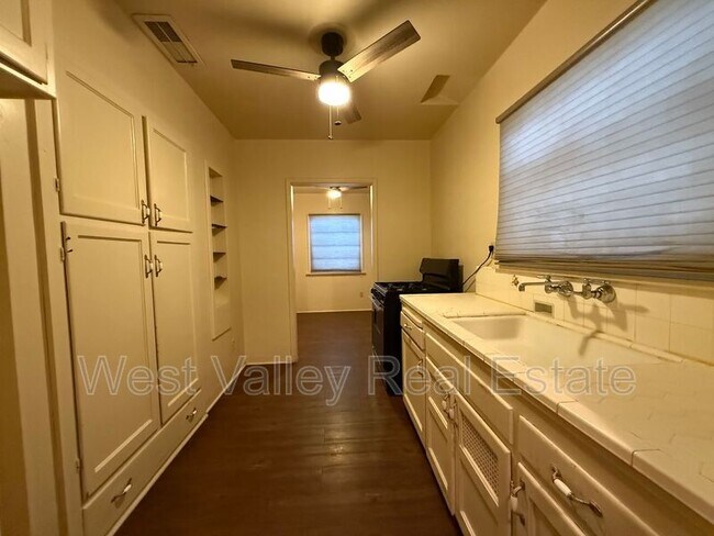 Building Photo - 1605 Howard Ave