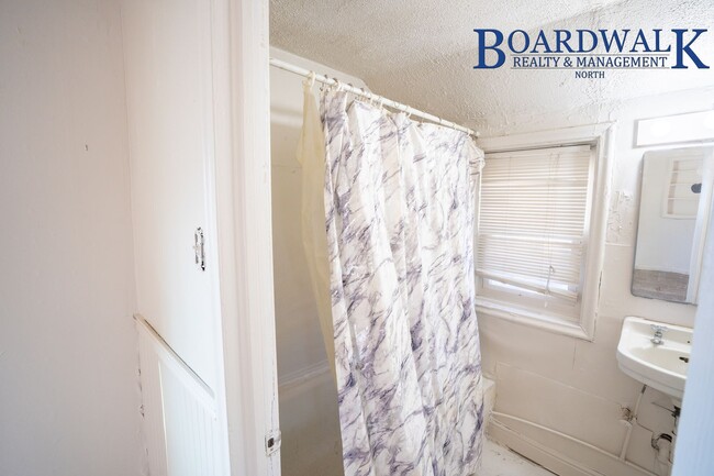 Building Photo - Cute newly updated 1 Bedroom in Ogden