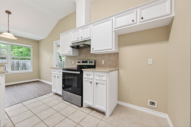 Building Photo - 11655 Lakeview Manor Dr