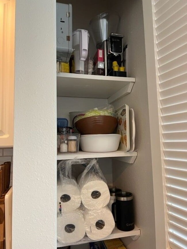 Building Photo - 1BR/1BA Newly Renovated Canal front Condo on Venice Island