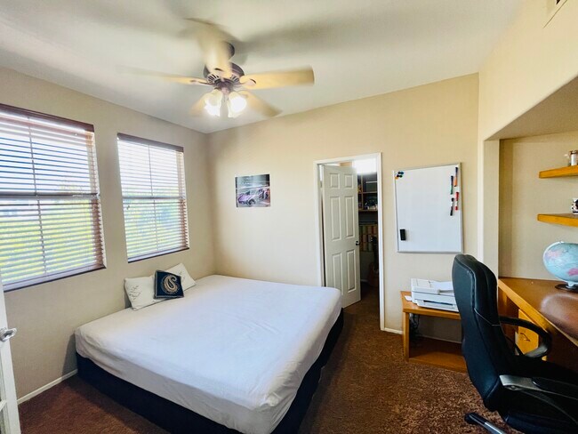 Building Photo - 3201 Aspen Grv