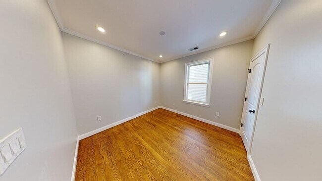 Building Photo - 27 Chestnut Ave