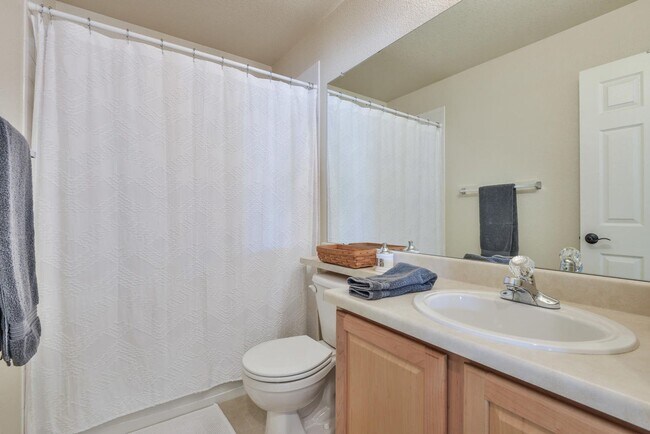 Building Photo - 2 Bedroom 2 Bath home in Observatory Village