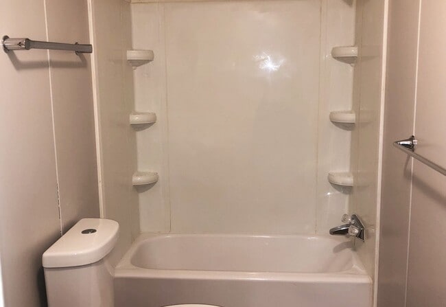 Building Photo - Great New Kingman 2+2 Split Floor plan!