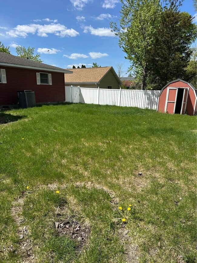 Building Photo - 402 2nd Ave N