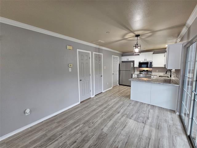 Building Photo - 611 Oriole Blvd
