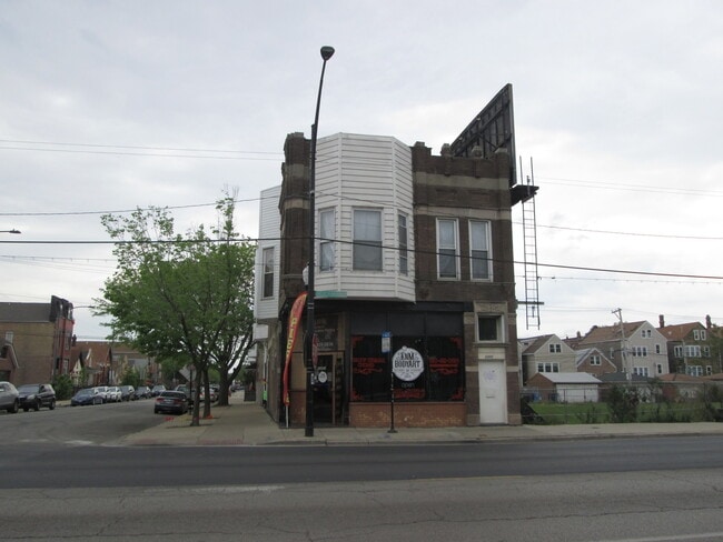 Building Photo - 2301 W Cermak Rd