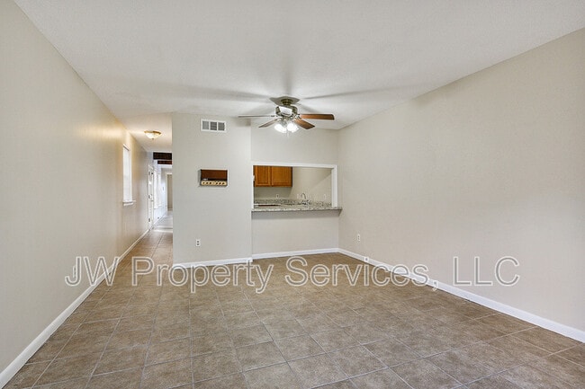 Building Photo - 309 Lilac St