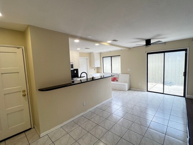 Building Photo - 3 bed 2 bath in Lincoln Village West