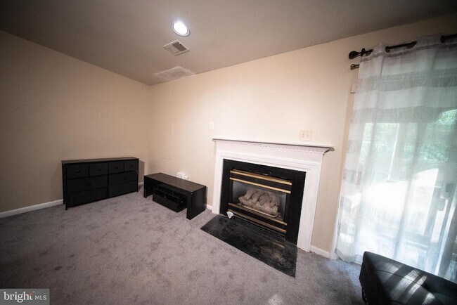 Building Photo - 853 Faraway Ct