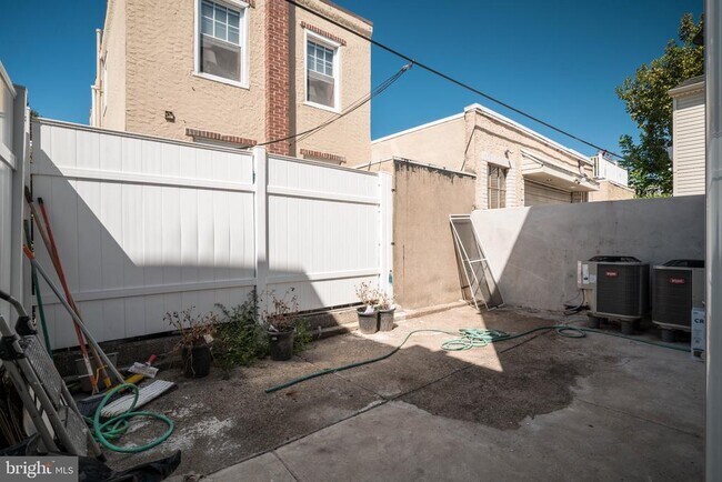 Building Photo - 3038 Salmon St