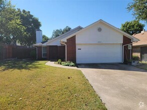 Building Photo - 2812 Country Villa Cir