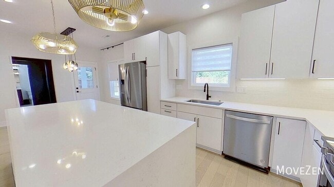 Building Photo - 5018 Double Lakes Dr
