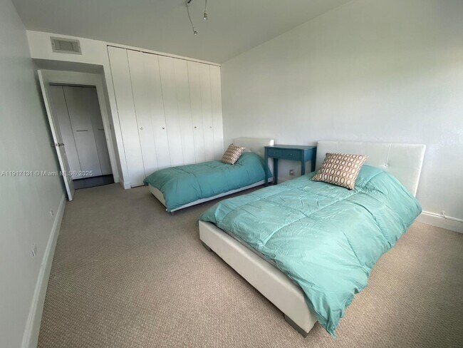 Building Photo - 7441 Wayne Ave