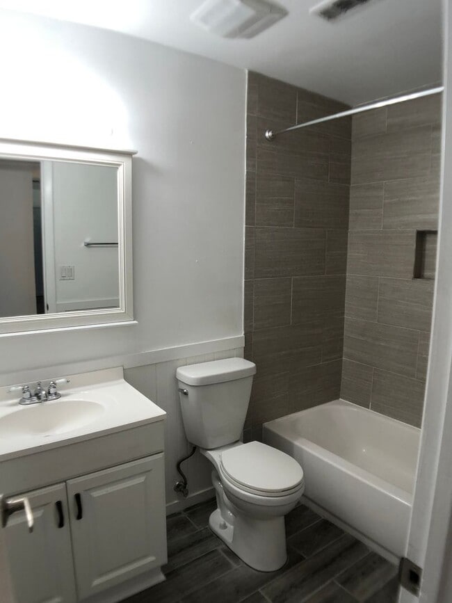 Building Photo - Countryside Cutie