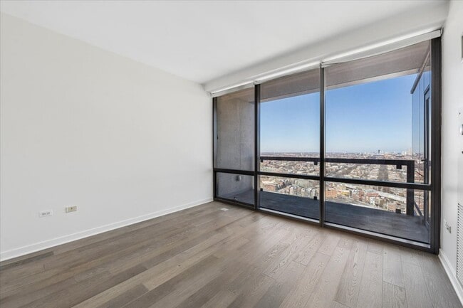 Building Photo - 860 W Blackhawk St