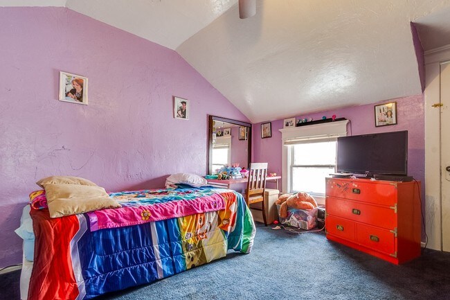 2nd bedroom - 201 E Eagle St