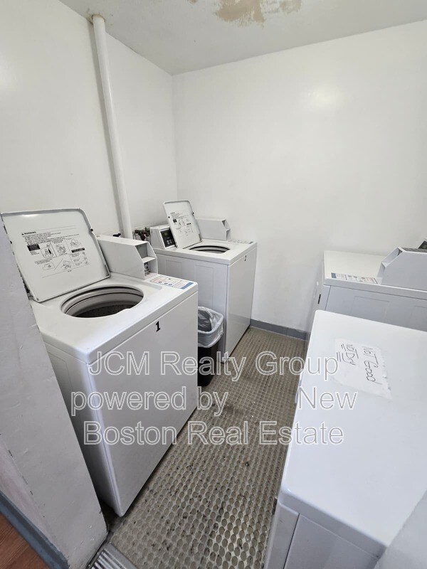 Building Photo - 116-124A Central Ave