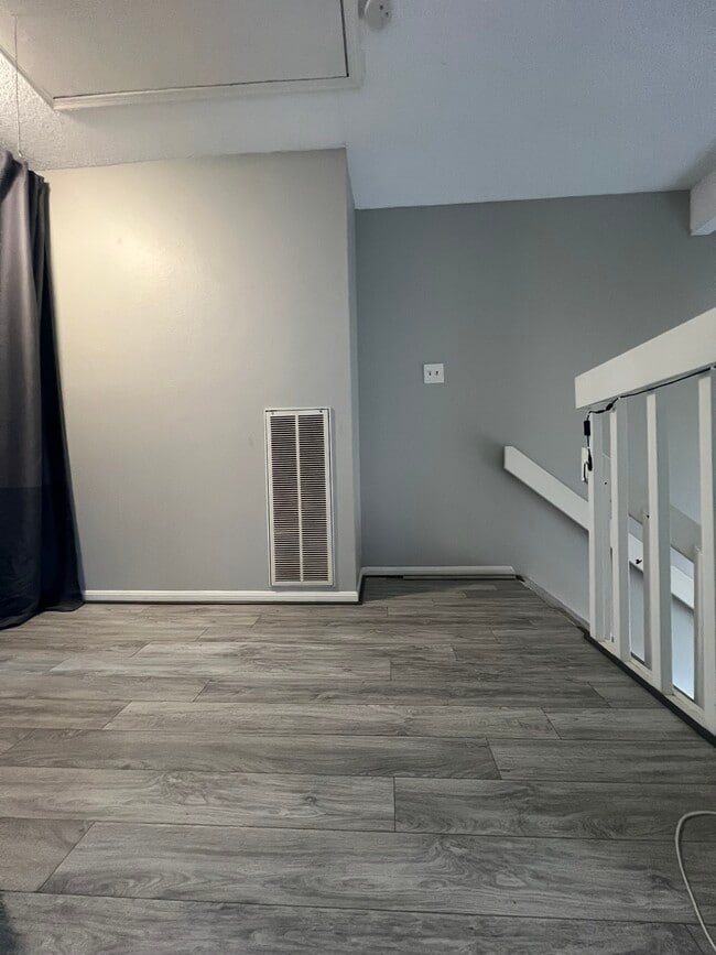 Building Photo - 736 Country Pl Dr