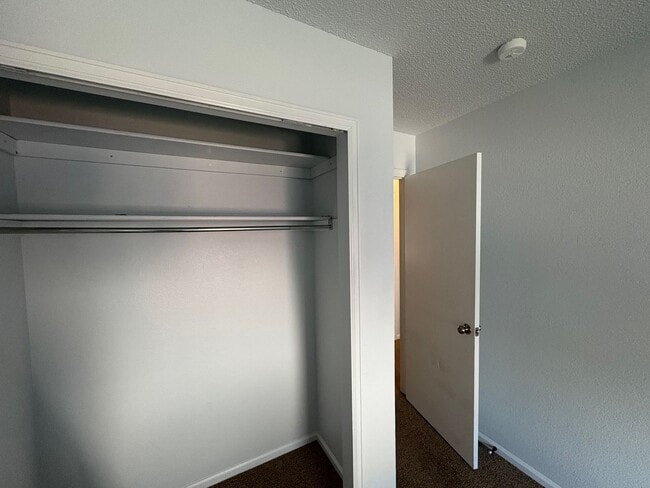 Building Photo - 3 Bed 2.5 Bath Home with 2 Car Detached Ga...