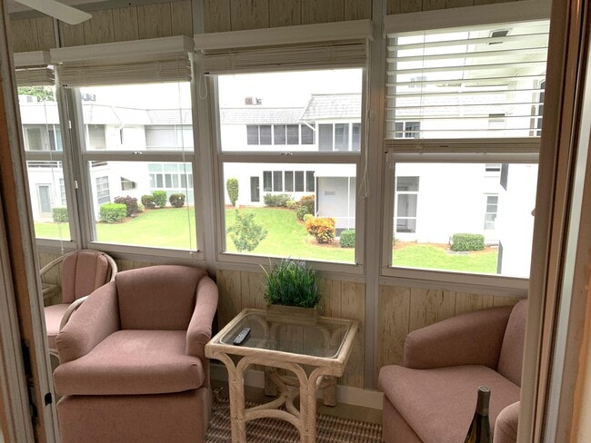 Building Photo - 2880 Lake Osborne Dr