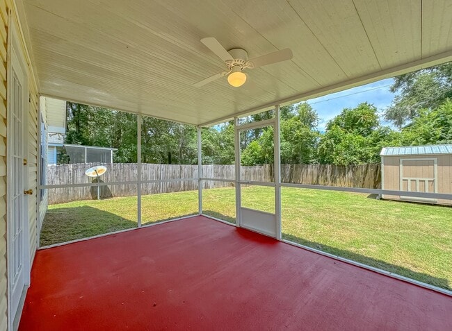 Building Photo - Renovated 3/2 House w/ New Paint/Flooring,...