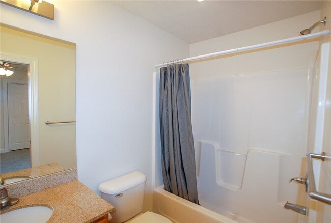 Building Photo - 808 W 2nd St