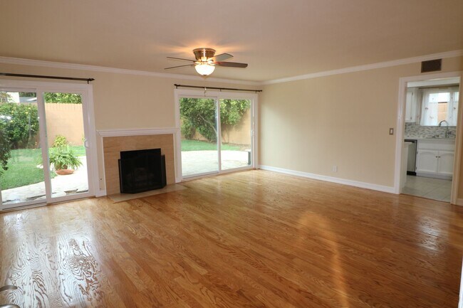 Building Photo - Charming home in West Hills adjacent neighborhood!