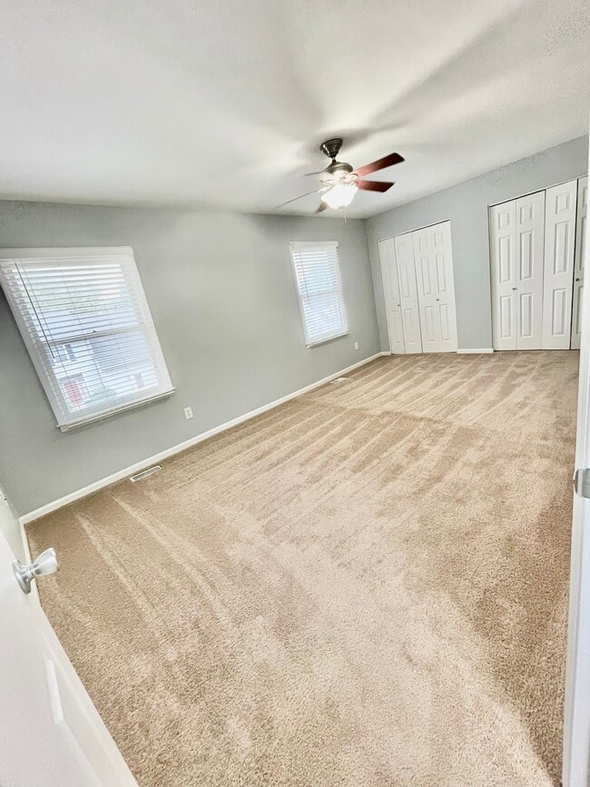 Building Photo - 1150 Horsemans Ln