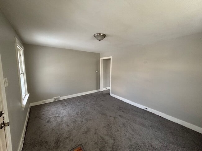 Building Photo - 618 Farnsworth Ave