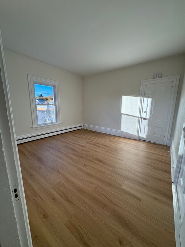 Building Photo - 76 Elm St