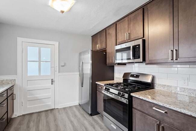 Building Photo - Flockin' Cute House