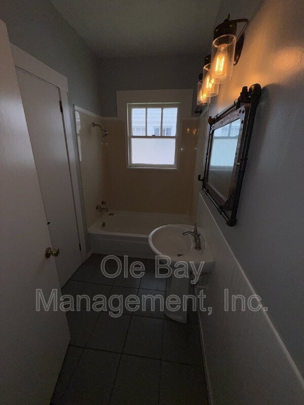 Building Photo - 731 Jemison St