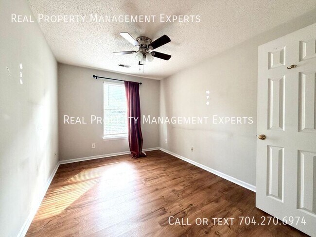 Building Photo - 20119 Henderson Rd