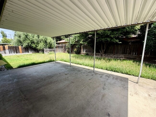 Building Photo - 5694 N 9th St