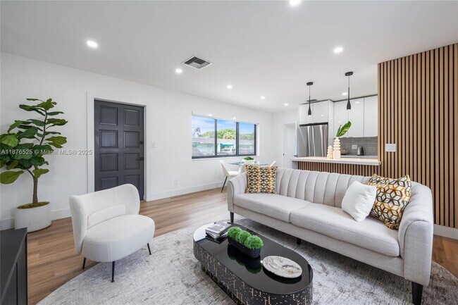 Primary Photo - 1201 N 16th Ave