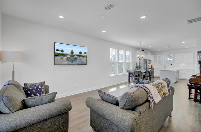 Building Photo - 360 Great Lawn Dr