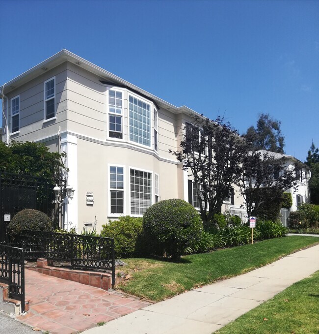 Front of the building - 415 Veteran Ave
