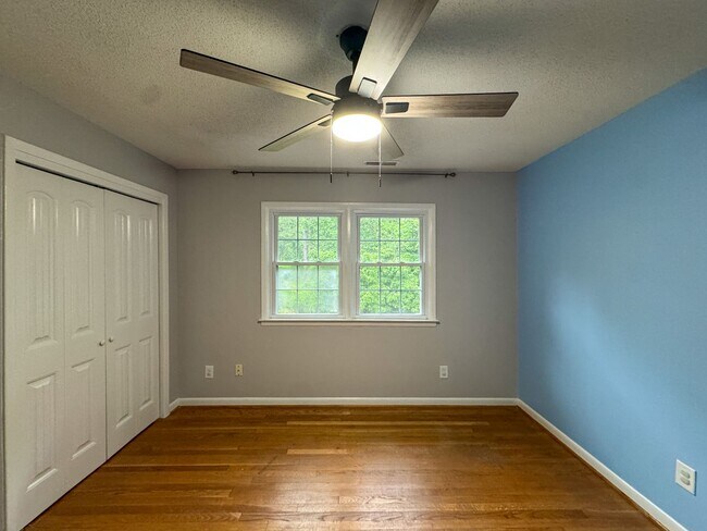 Building Photo - Charming 3 Bed 1.5 Bath Home Close to Fort Liberty
