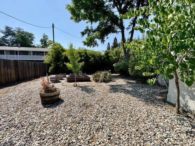 Building Photo - Charming Home Available Now!