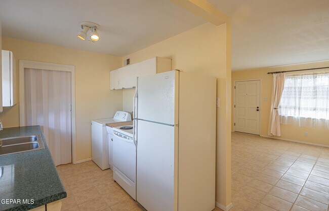 Building Photo - 3913 Titanic Ave