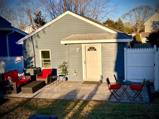 Building Photo - 749 1st St